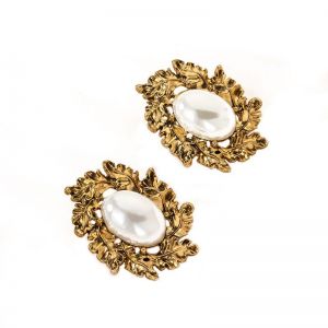 Golden Earring With Large Pearl